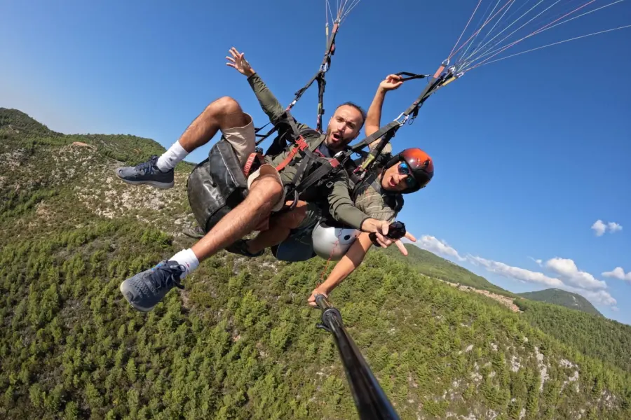 Paragliding Tour From Antalya– Fly Like a Bird Over the Cleopatra Beach